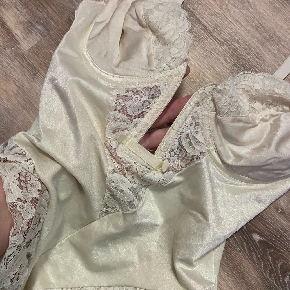 Vintage Ivory Lace Bodysuit - Picture 4 of 8